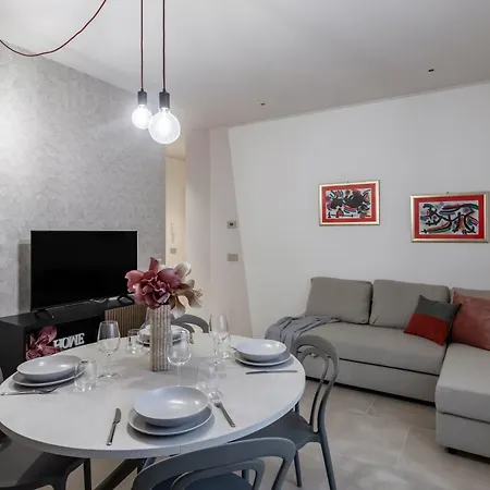 Varesina - Center - By Host4u Apartment *