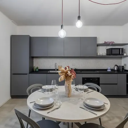 Varesina - Center - By Host4u Apartment *