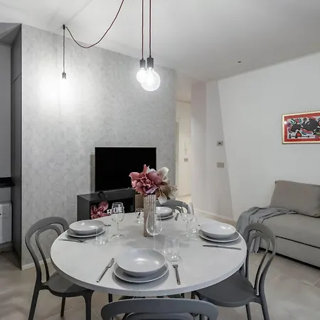 Varesina - Center - By Host4u Pavia